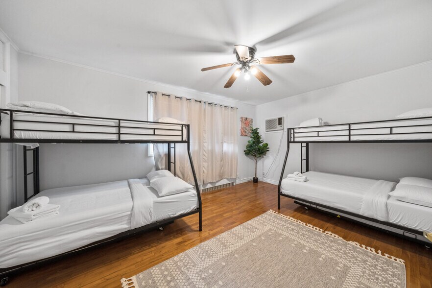 Building Photo - 84 W 42nd St