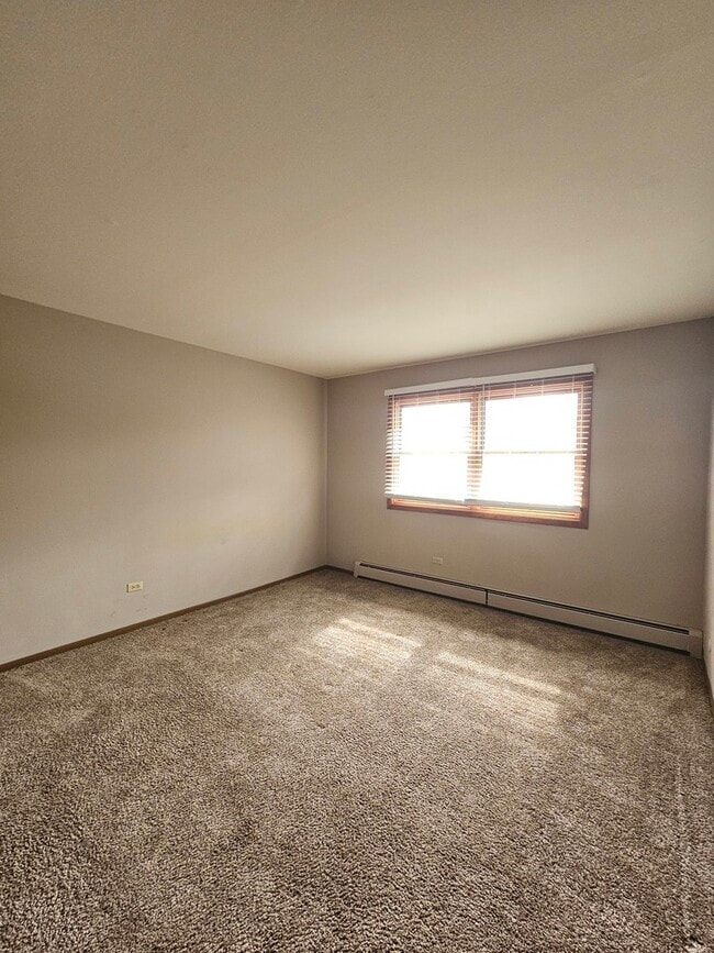 Building Photo - 1450 Getzelman Dr