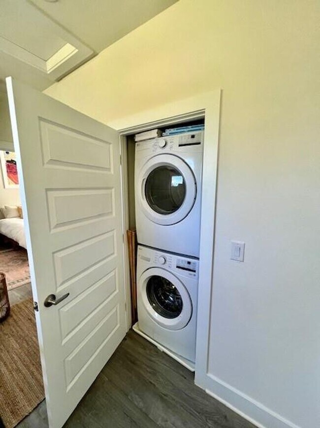 Building Photo - PRE-LEASE - Heart of the City! 2 bedrooms,...