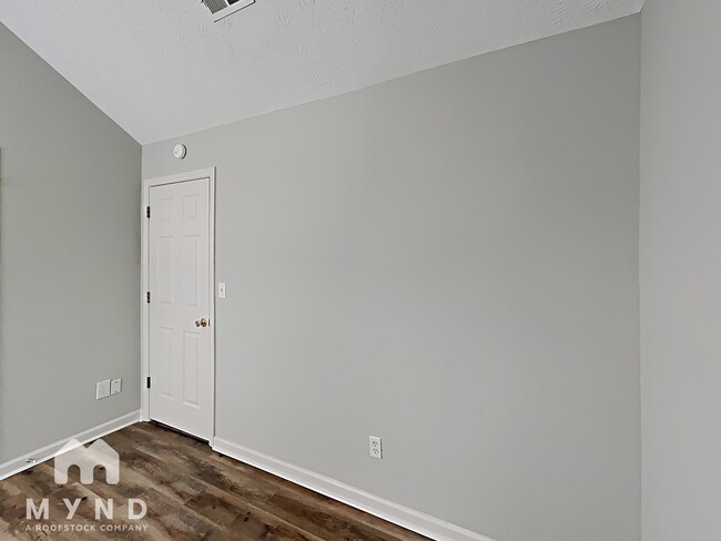 Building Photo - 515 Gardinia Dr