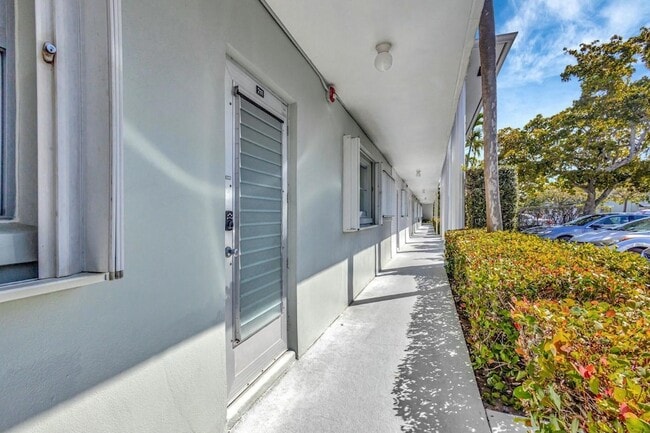 Primary Photo - 2320 SW 22nd Ave