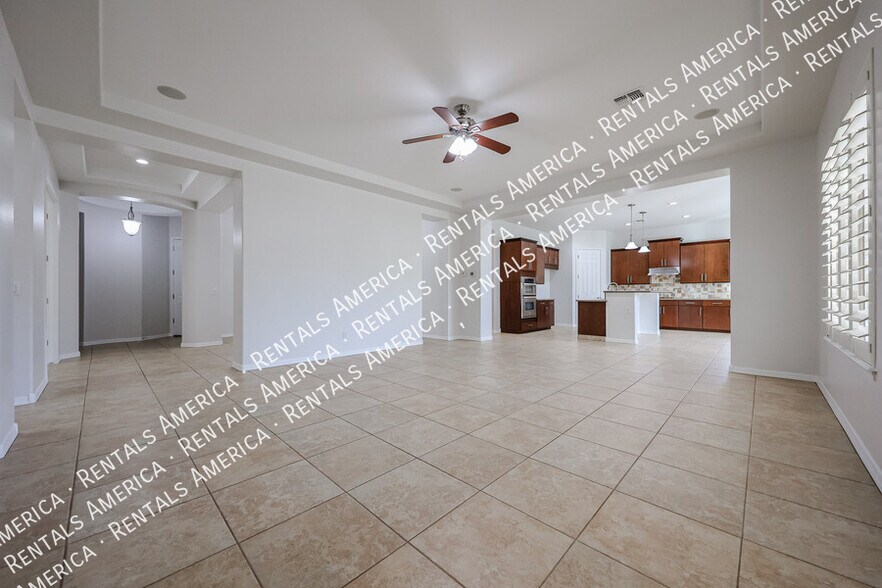 Building Photo - 1935 W Sparrow Dr