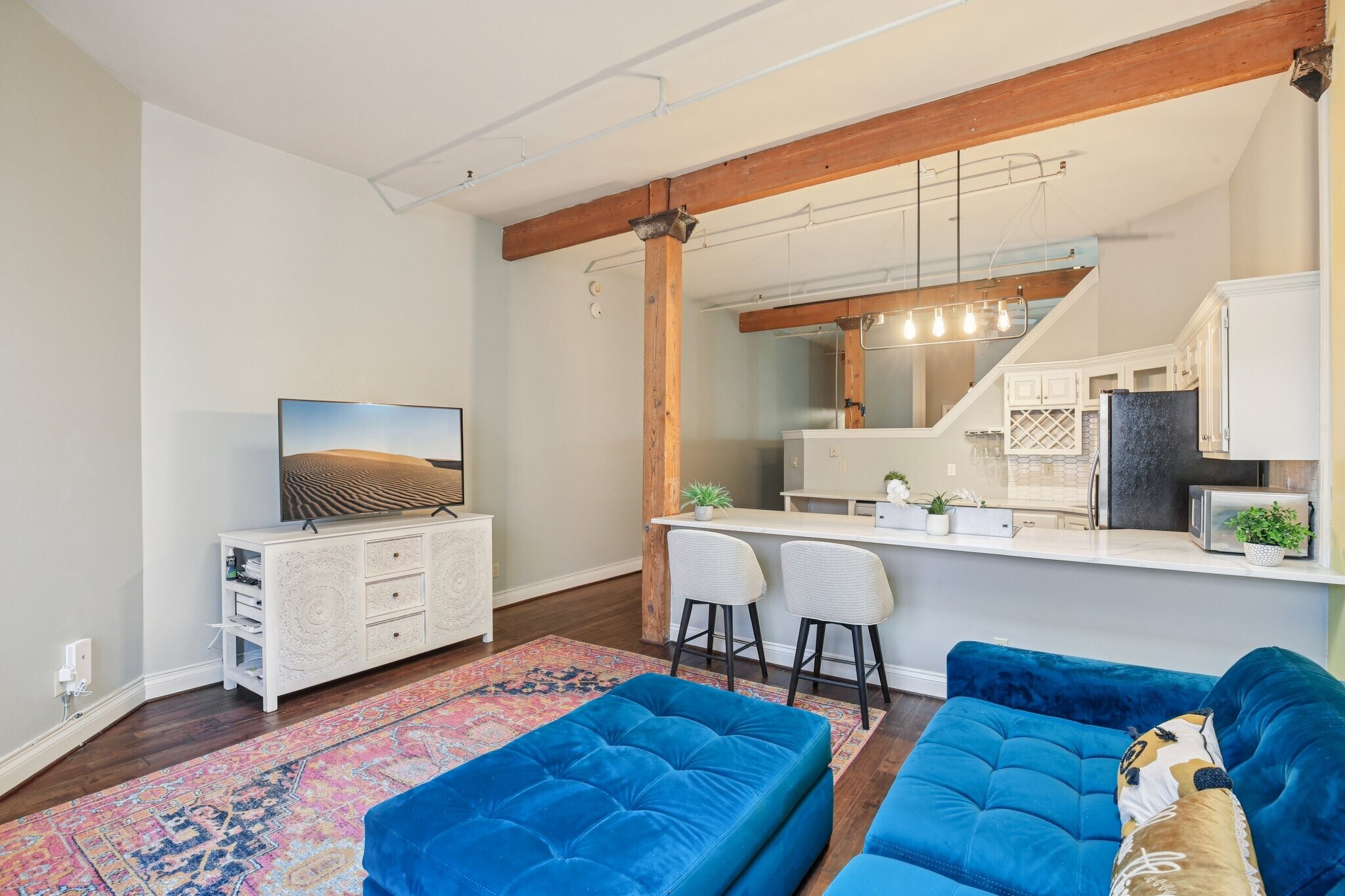 Building Photo - 308 W 8th St