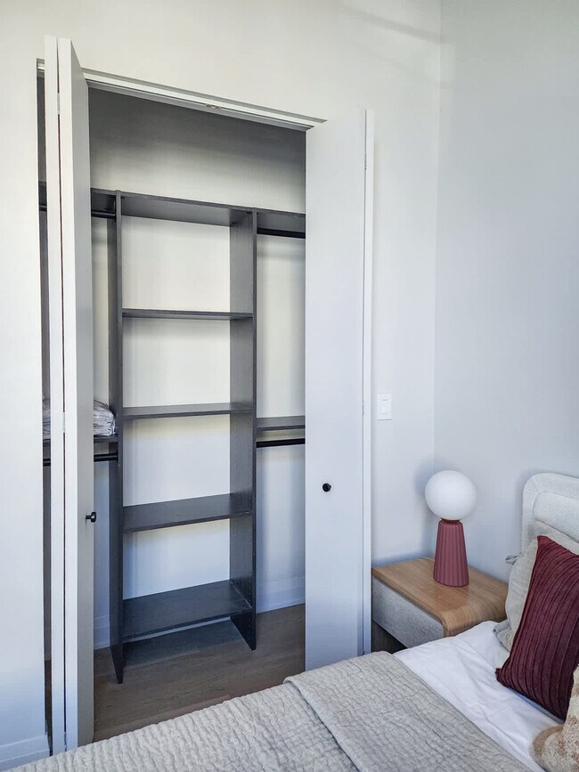 Building Photo - 1934 W North Ave