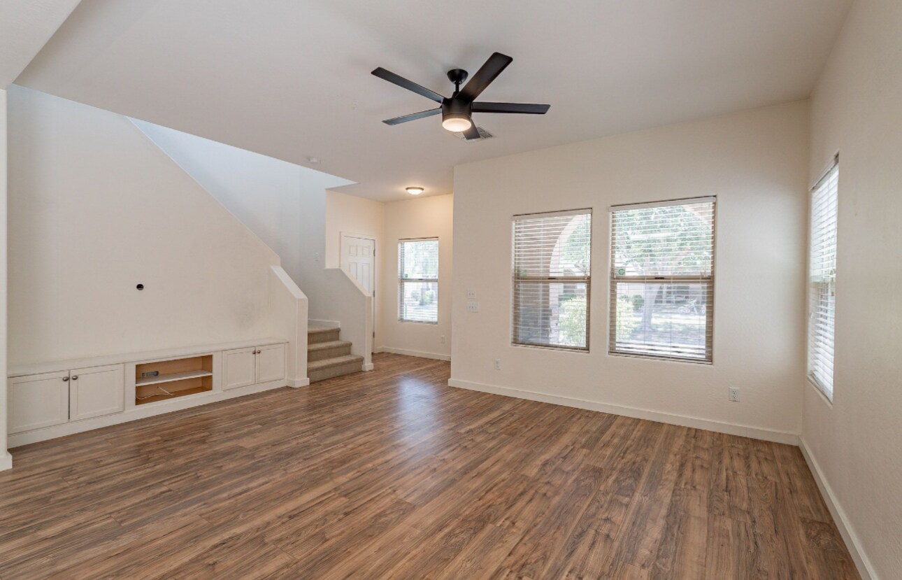 Building Photo - 1061 S Hawk Ln