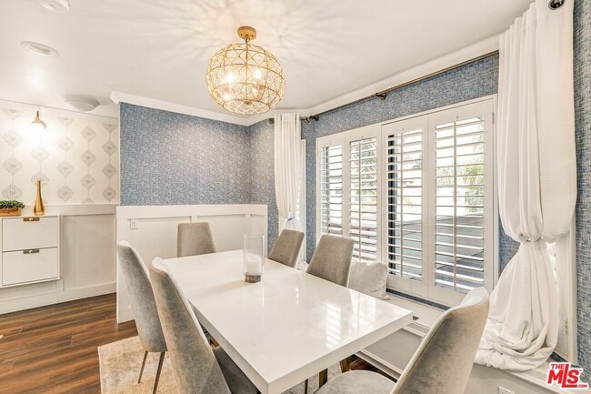 Building Photo - 14050 Magnolia Blvd