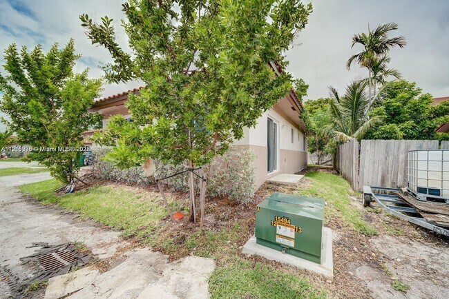 Building Photo - 14708 NE 7th Ave