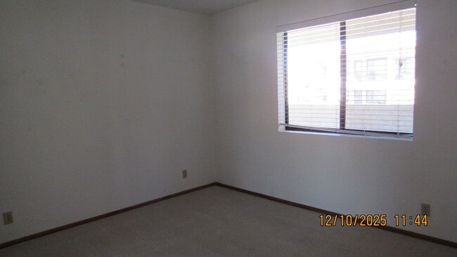 Building Photo - 2 Bed 2 Bath with Lake View