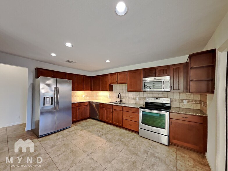 Building Photo - 3415 Old Spanish Trail