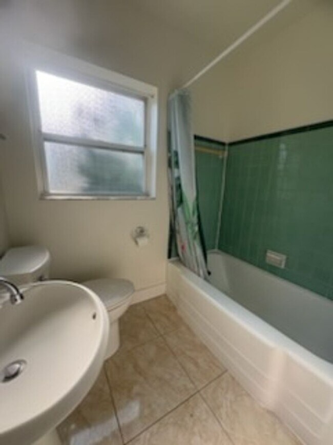 Building Photo - 247 Cocos Dr