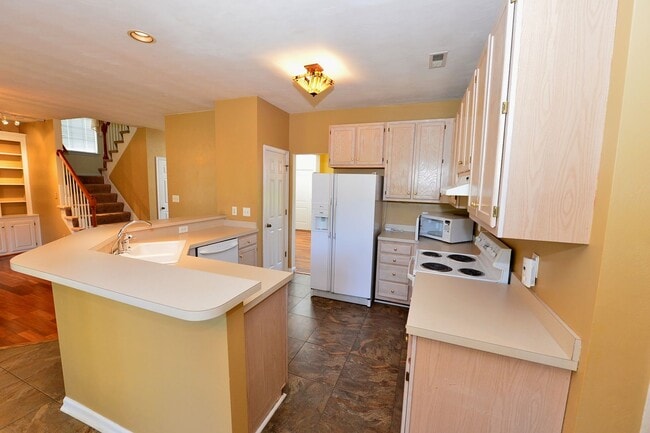 Building Photo - Lakefront home in Grassfield School District