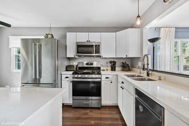 Building Photo - 627 Ascot Ln