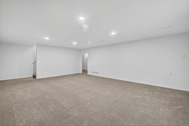 Building Photo - Impressive 5 bed/3 bath twin home in Chubbuck with just under 3000 square feet.