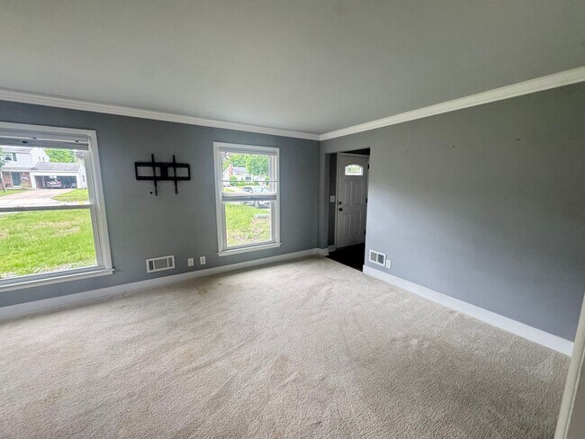Building Photo - Adorable two story home