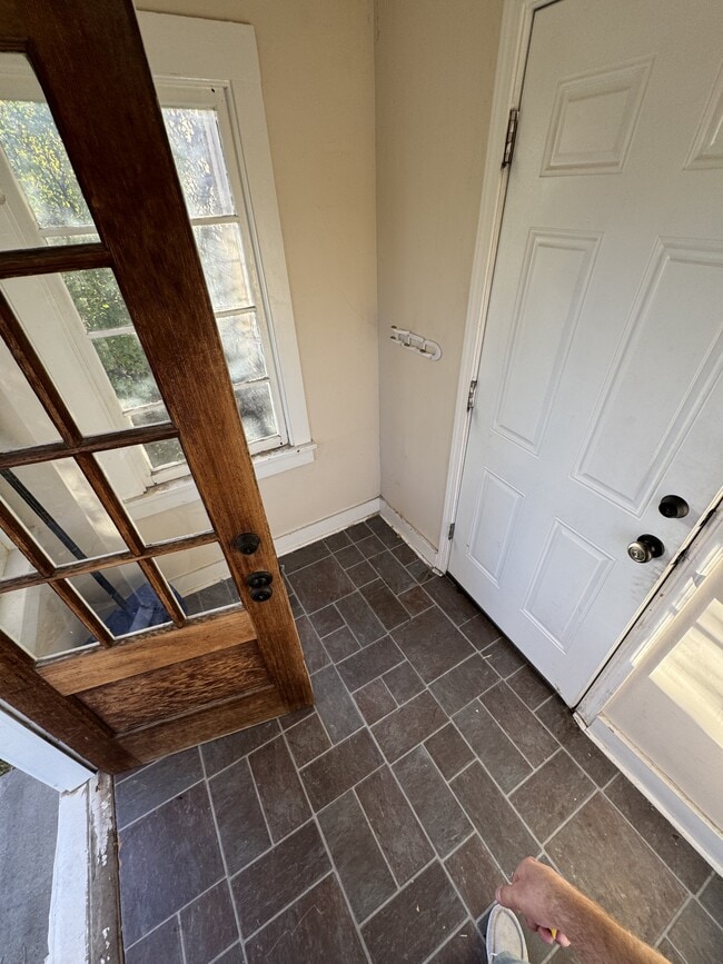 Building Photo - 905 5th Ave N