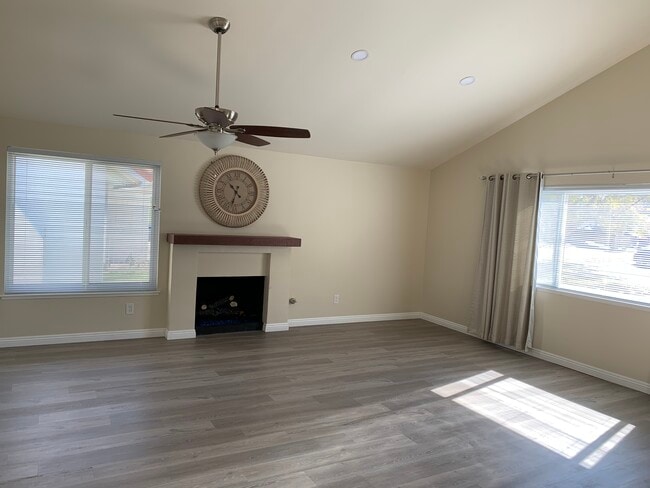 Building Photo - 856 Crystal Creek Ct