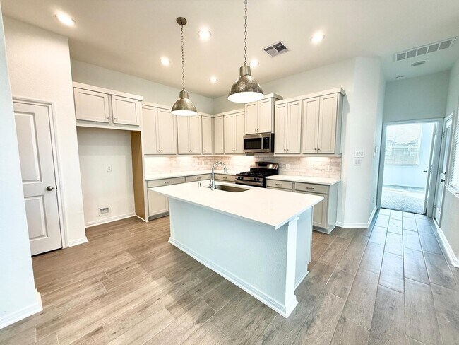 Building Photo - 620 Silver Pear Ct