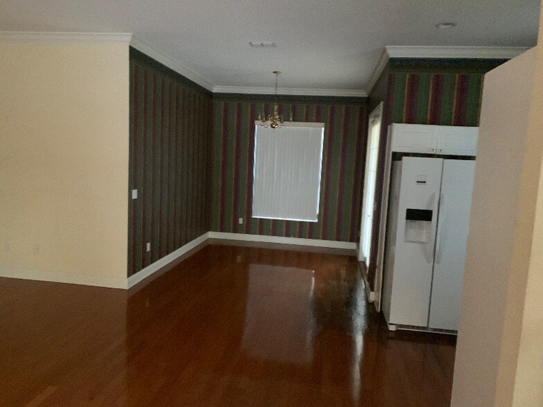 Building Photo - 205 Lake Region Blvd S