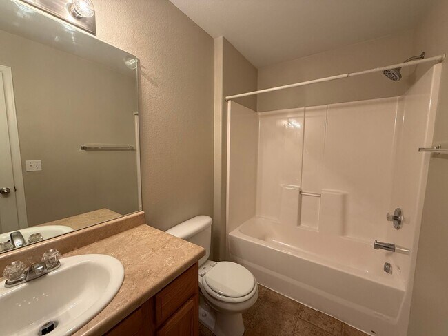 Building Photo - Nice Three Bedroom Townhome 80916