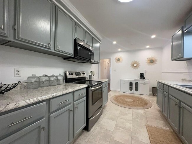 Building Photo - 2498 Lakewood Dr NW
