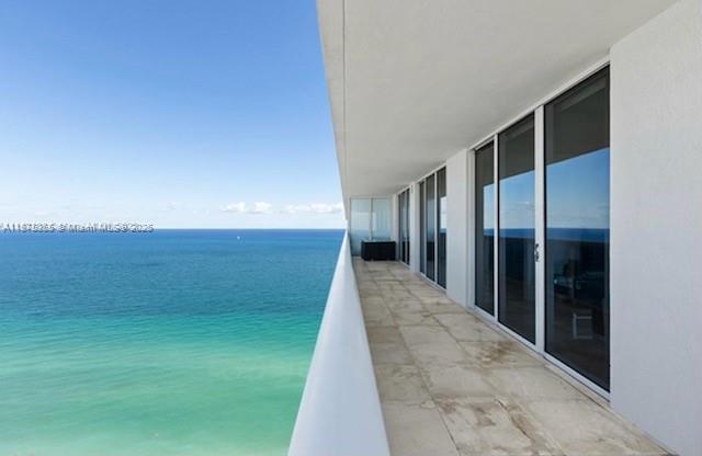 Building Photo - 1830 S Ocean Dr