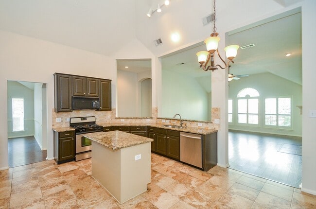 Building Photo - 2218 Millerton Ln