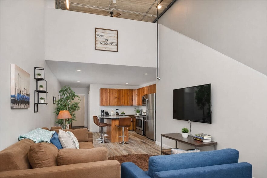 Building Photo - 217 S Badger Ave