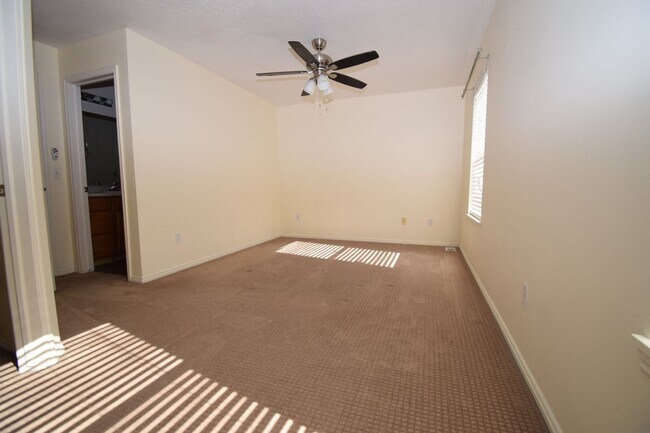 Building Photo - 874 Forest Park Ct