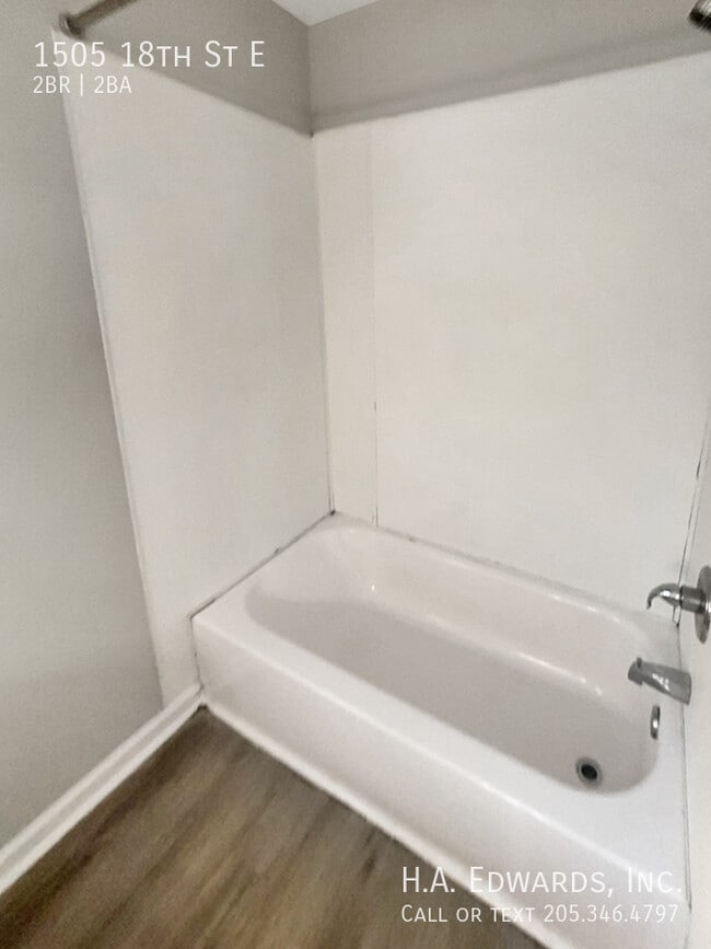 Building Photo - 1505 18th E St