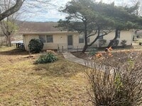 Building Photo - 3/1 Newly Remodeled Oak Ridge