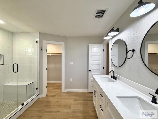 Building Photo - 35059 Anaqua Dr