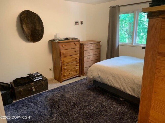 Building Photo - 4 Bed / 2 Bed House in UMED Area