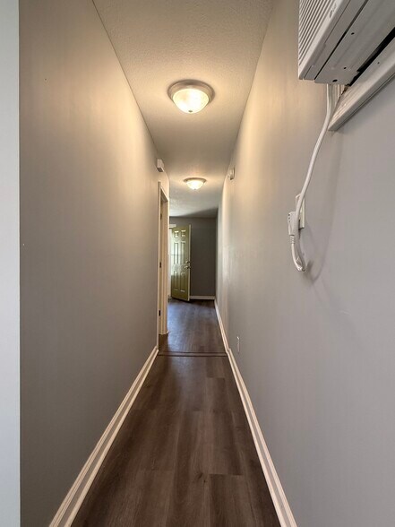 Building Photo - 132 Patten St