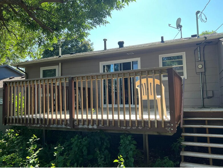 Building Photo - 204 N Fanelle Ave
