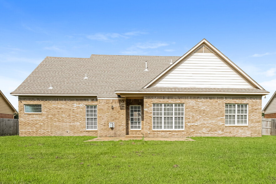 Building Photo - 6856 Cades Brook Dr