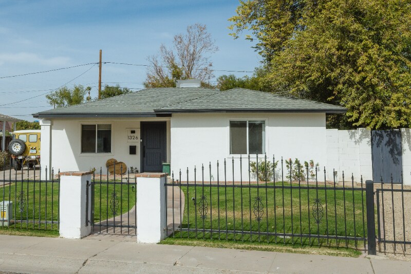 Building Photo - 1326 W Roma Ave