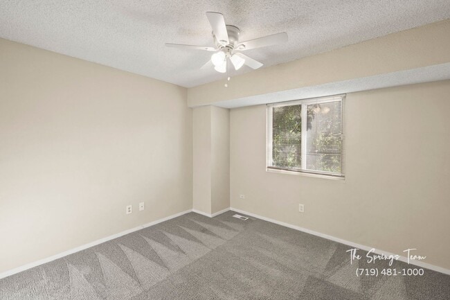 Building Photo - La Jolla 2BD Two-Story Townhome convenient...