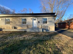 Building Photo - 5 Lakewood Dr