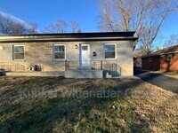 Building Photo - 5 Lakewood Dr