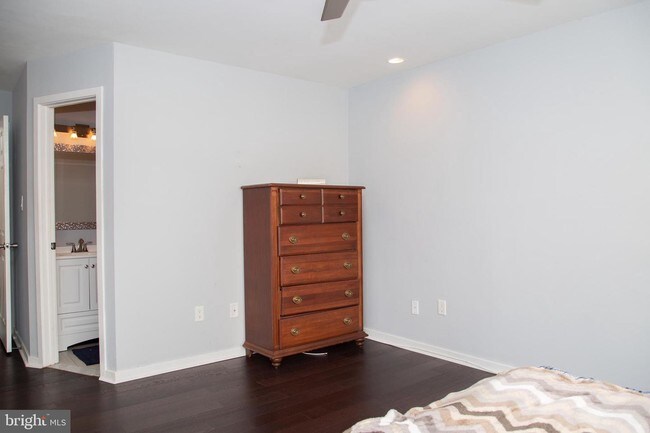 Building Photo - 828 Chanticleer