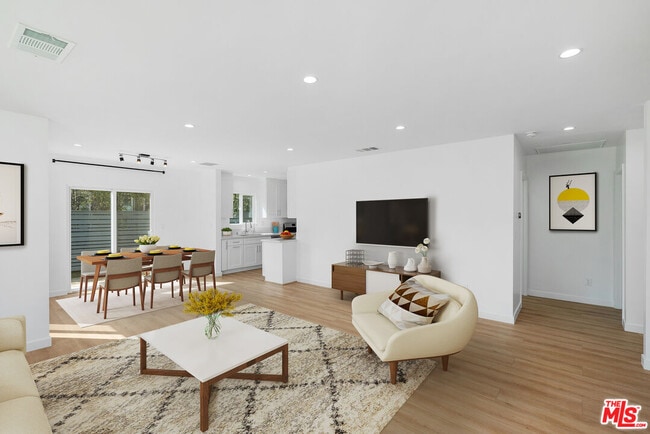 Building Photo - 7823 Kenyon Ave