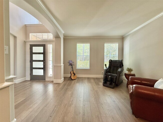 Building Photo - 251 N Maple Glade Cir