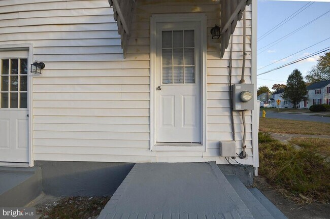 Building Photo - 46670 Midway Dr