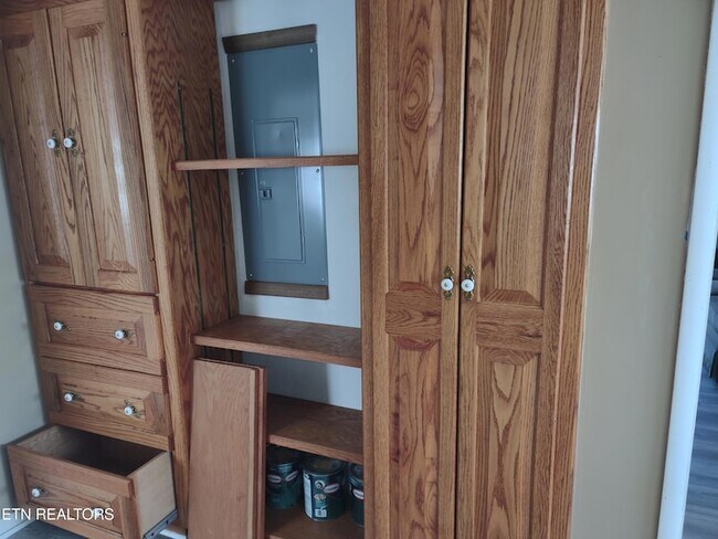 Building Photo - 757 W Outer Dr