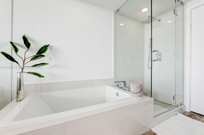 Building Photo - 650 NE 32nd St