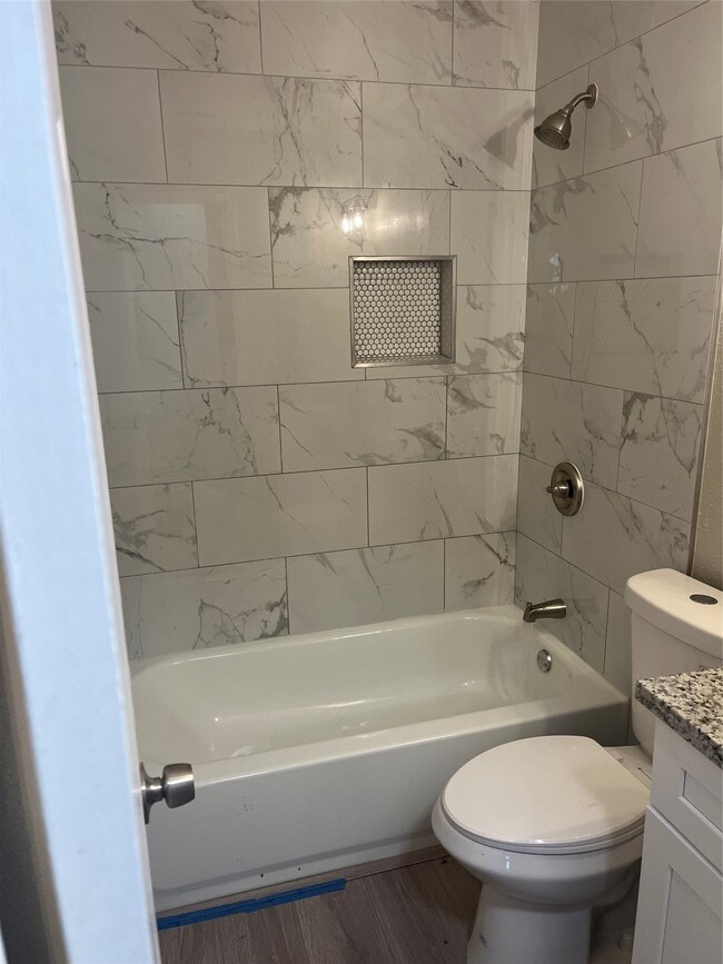 Building Photo - 402 Thompson Dr