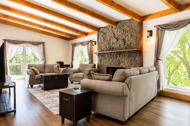 Building Photo - 4 Rockcliff Cir