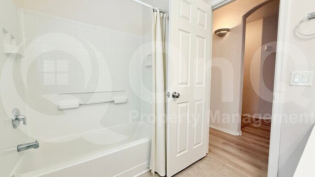 Building Photo - 2516 W Amber Sun Dr