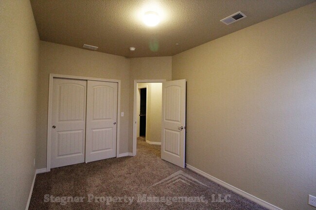 Building Photo - Great Townhome in Southeast Fort  Collins