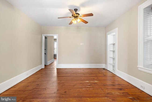 Building Photo - 161 Hermitage St